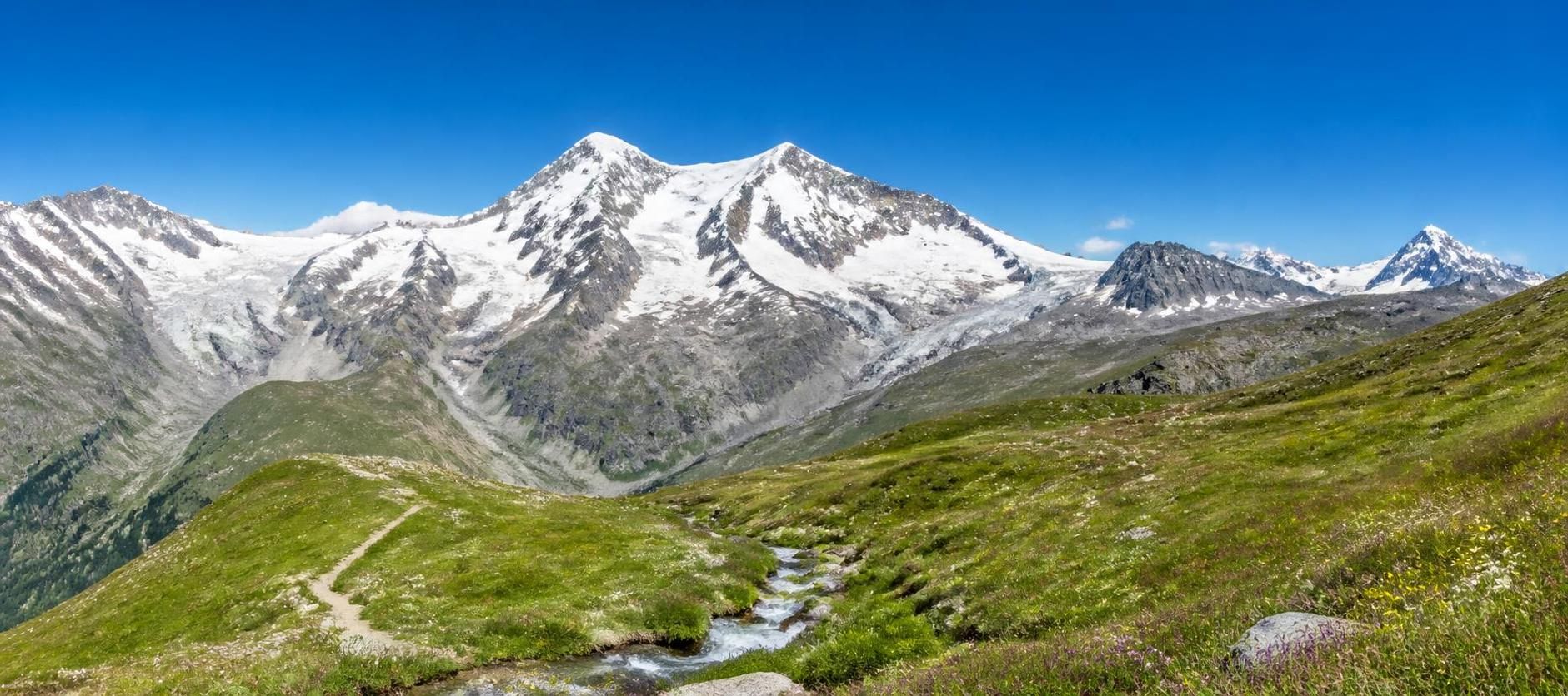 découvrez les randonnées incontournables autour du grand combin offrant des panoramas alpins à couper le souffle pour une expérience nature inoubliable.