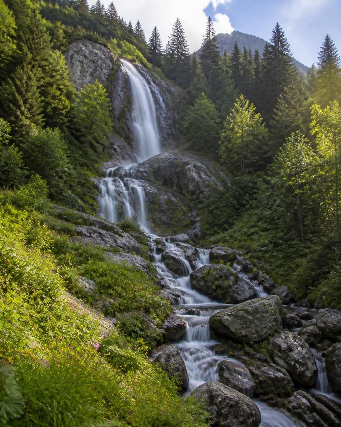 découvrez pourquoi les cascades du dard captivent les passionnés de nature et d'aventure grâce à leur beauté spectaculaire, leur environnement préservé et les activités palpitantes qu'elles offrent.