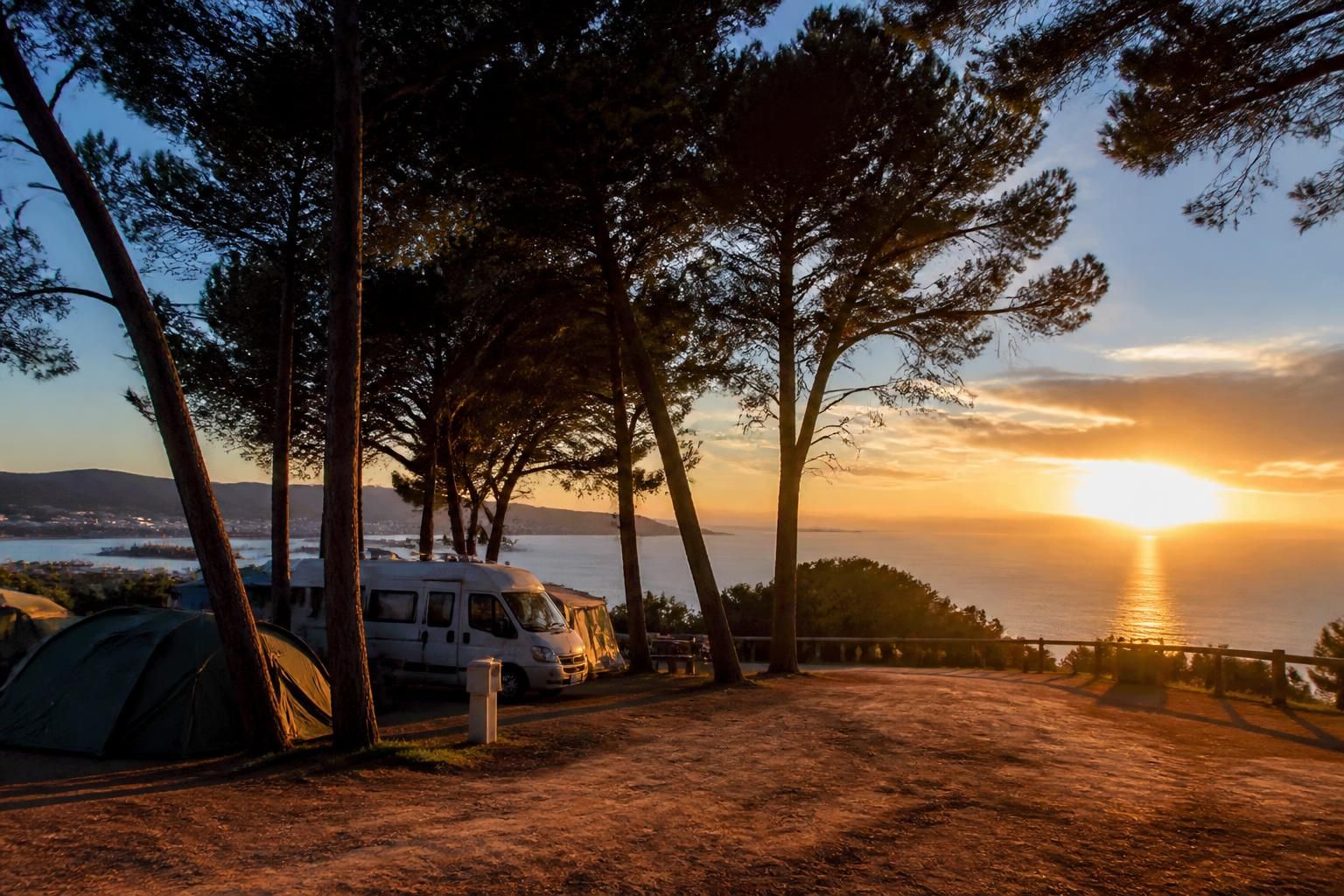 découvrez les meilleurs campings près de lisbonne pour vivre une expérience nature unique tout en restant proche de la capitale portugaise. profitez de paysages authentiques et d'activités en plein air lors de votre séjour.