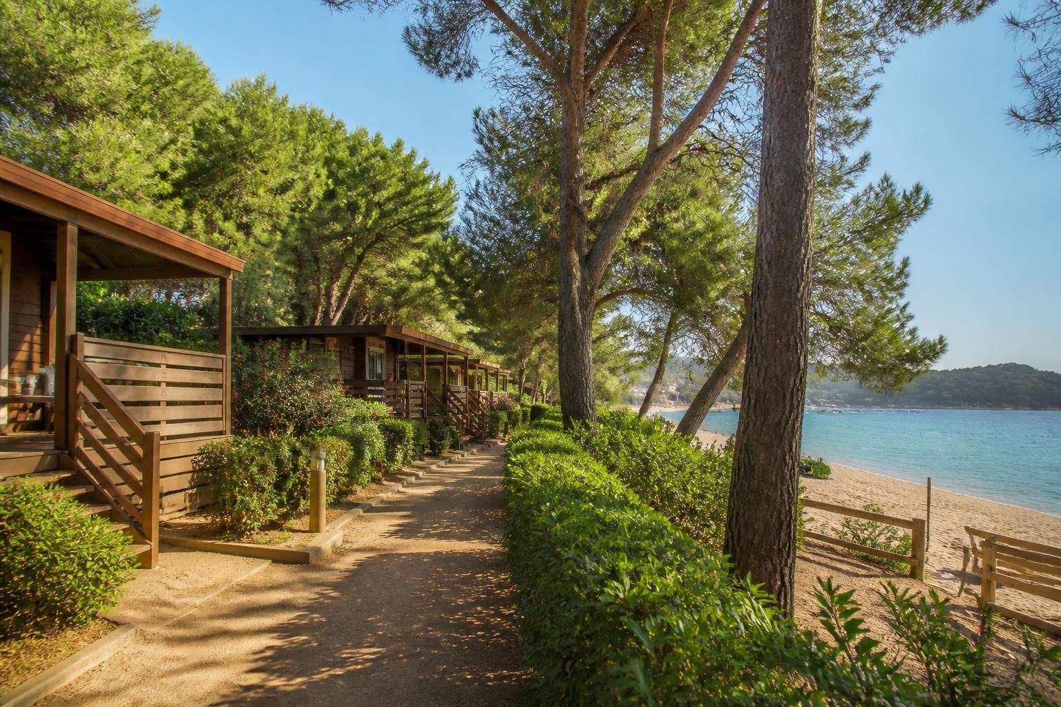 découvrez yelloh serignan plage, un camping en bord de mer idéal pour des vacances ressourçantes alliant détente, nature et activités pour toute la famille.